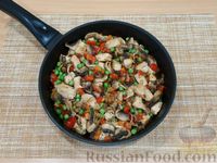 Фото приготовления рецепта: Булгур с курицей, овощами и грибами - шаг №11