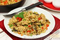 Фото приготовления рецепта: Булгур с курицей, овощами и грибами - шаг №16
