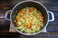 Фото приготовления рецепта: Суп с капустой, грибами и сливками - шаг №7