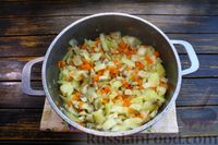Фото приготовления рецепта: Суп с капустой, грибами и сливками - шаг №9