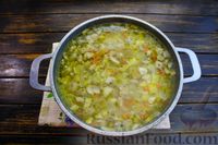 Фото приготовления рецепта: Суп с капустой, грибами и сливками - шаг №13