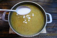 Фото приготовления рецепта: Суп с капустой, грибами и сливками - шаг №16