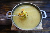 Фото приготовления рецепта: Суп с капустой, грибами и сливками - шаг №17