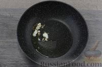 Фото приготовления рецепта: Гороховая каша с тушёнкой и грибами - шаг №6