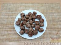 Фото приготовления рецепта: Фунчоза с грибами, овощами и фрикадельками - шаг №6