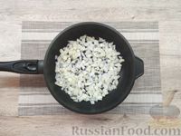 Фото приготовления рецепта: Рис с фаршем и консервированной фасолью - шаг №4