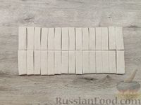 Фото приготовления рецепта: Палочки из слоёного теста со сгущёнкой и кокосовой стружкой - шаг №4