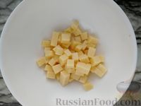 Фото приготовления рецепта: Киш из рубленого теста, с беконом и сыром - шаг №9