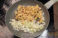 Фото приготовления рецепта: Дрожжевые слоёные пирожки с картошкой и маринованными грибами (в духовке) - шаг №5