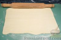 Фото приготовления рецепта: Дрожжевые слоёные пирожки с картошкой и маринованными грибами (в духовке) - шаг №11