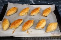 Фото приготовления рецепта: Дрожжевые слоёные пирожки с картошкой и маринованными грибами (в духовке) - шаг №18