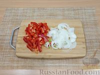 Фото приготовления рецепта: Фасоль в томатном соусе с грибами и болгарским перцем (на сковороде) - шаг №2