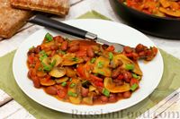 Фото приготовления рецепта: Фасоль в томатном соусе с грибами и болгарским перцем (на сковороде) - шаг №13
