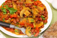 Фото приготовления рецепта: Фасоль в томатном соусе с грибами и болгарским перцем (на сковороде) - шаг №14