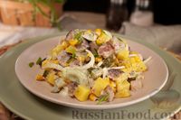 Фото приготовления рецепта: Салат с копченой скумбрией, картофелем, маринованными огурцами и кукурузой - шаг №12