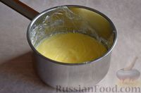Фото приготовления рецепта: Дрожжевой пирог-улитка с вишней и заварным кремом - шаг №8