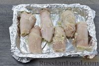 Фото приготовления рецепта: Куриные рулетики с сыром и зеленью (в духовке) - шаг №14