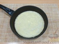 Фото приготовления рецепта: Картофельные блинчики с яйцами и зелёным луком - шаг №12