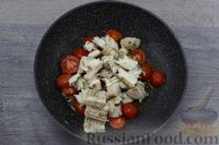 Фото приготовления рецепта: Хек, тушенный с помидорами черри, оливками и маслинами - шаг №7