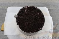 Фото приготовления рецепта: Постный шоколадный торт с малиновым кремом - шаг №25