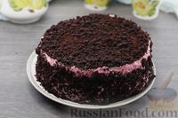 Фото приготовления рецепта: Постный шоколадный торт с малиновым кремом - шаг №29