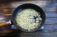 Фото приготовления рецепта: Гороховый суп-пюре с жареными шампиньонами (на курином бульоне) - шаг №8