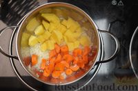 Фото приготовления рецепта: Суп с пельменями и овощами - шаг №5