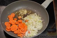 Фото приготовления рецепта: Картошка, тушенная с курицей - шаг №7