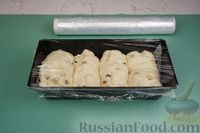 Фото приготовления рецепта: Сдобные булочки с изюмом и медово-лимонной глазурью - шаг №16