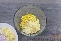 Фото приготовления рецепта: Творожная запеканка с кукурузой, ветчиной и сыром - шаг №3