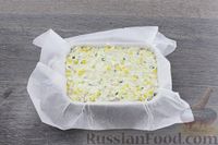 Фото приготовления рецепта: Творожная запеканка с кукурузой, ветчиной и сыром - шаг №11
