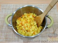 Фото приготовления рецепта: Суп с тушёнкой и консервированной фасолью - шаг №3