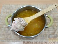 Фото приготовления рецепта: Суп с тушёнкой и консервированной фасолью - шаг №6