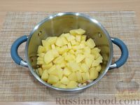 Фото приготовления рецепта: Куриный суп с грибами и паприкой - шаг №7