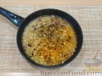 Фото приготовления рецепта: Рис с фасолью в томатном соусе (на сковороде) - шаг №9