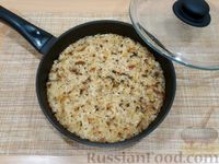 Фото приготовления рецепта: Рис с фасолью в томатном соусе (на сковороде) - шаг №10