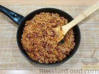 Фото приготовления рецепта: Рис с фасолью в томатном соусе (на сковороде) - шаг №12