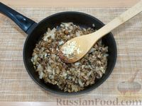 Фото приготовления рецепта: Картофельные котлеты с грибами и овсяными хлопьями - шаг №8