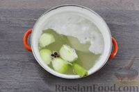 Фото приготовления рецепта: Суп с куриным филе, вермишелью и зелёным горошком - шаг №3