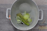 Фото приготовления рецепта: Суп с куриным филе, вермишелью и зелёным горошком - шаг №5