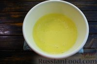 Фото приготовления рецепта: Пышный омлет со сливочным маслом (в духовке) - шаг №5