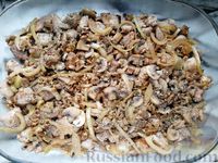 Фото приготовления рецепта: Рагу из свинины с грибами, грецкими орехами и изюмом (в духовке) - шаг №10