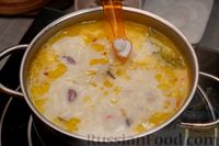 Фото приготовления рецепта: Сырный суп с охотничьими колбасками - шаг №11