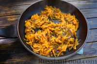 Фото приготовления рецепта: Спагетти с грибами и морковью - шаг №4