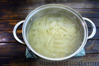 Фото приготовления рецепта: Спагетти с грибами и морковью - шаг №6