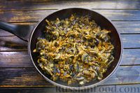 Фото приготовления рецепта: Спагетти с грибами и морковью - шаг №7