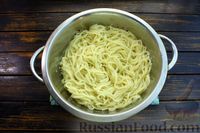Фото приготовления рецепта: Спагетти с грибами и морковью - шаг №10