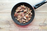 Фото приготовления рецепта: Картофельные зразы с куриной печенью и грибами - шаг №9