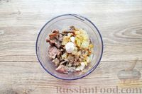 Фото приготовления рецепта: Картофельные зразы с куриной печенью и грибами - шаг №10