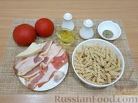 Фото приготовления рецепта: Макароны с беконом в томатном соусе - шаг №1